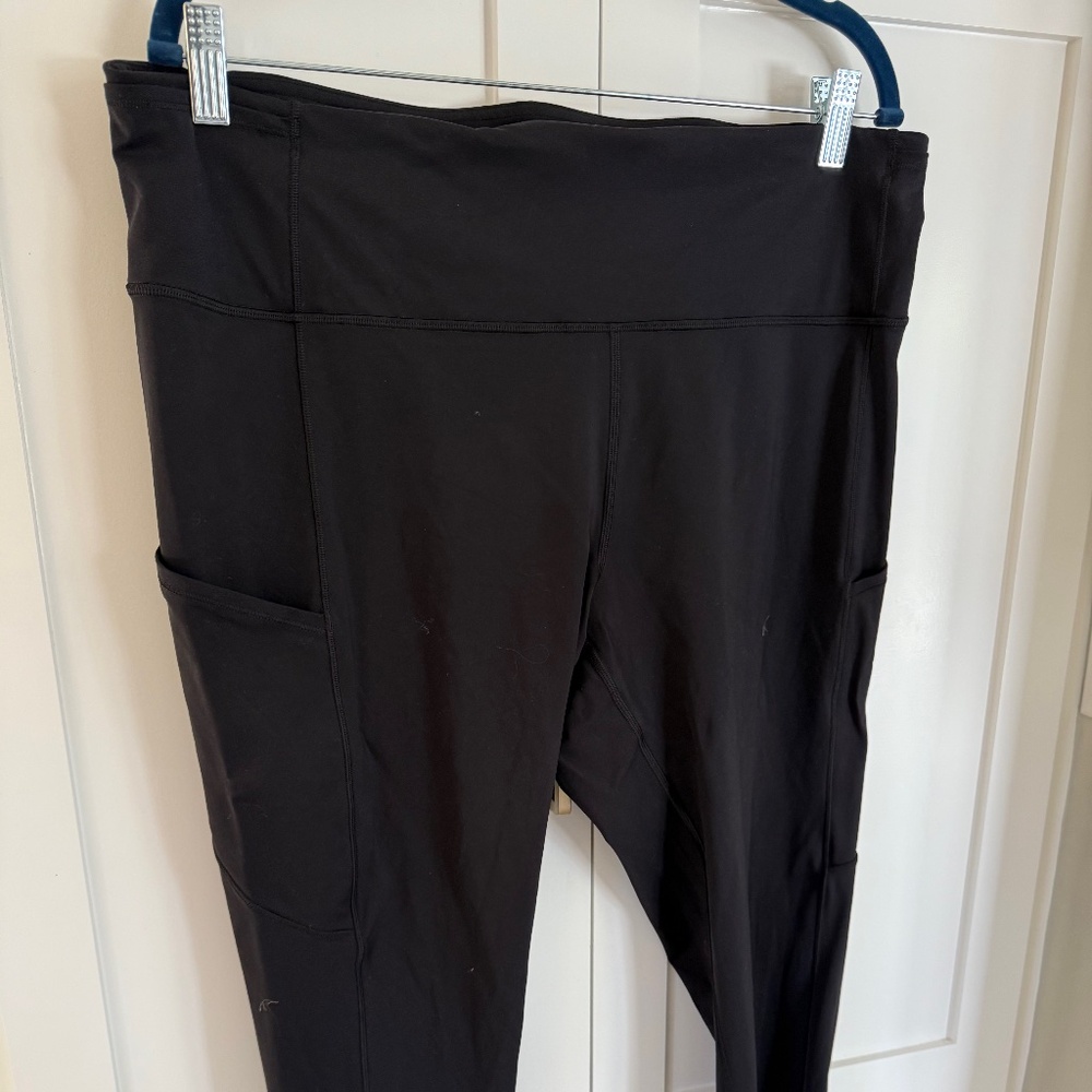 WOMENS LULULEMON BLACK 25" LEGGINGS W/ POCKETS SIZE 16